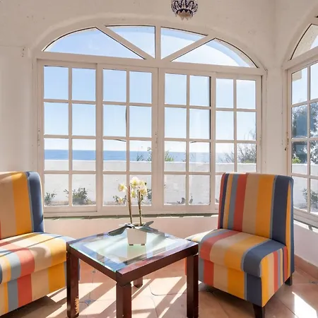 Holiday home Lets In The Sun - Casita Lighthouse *